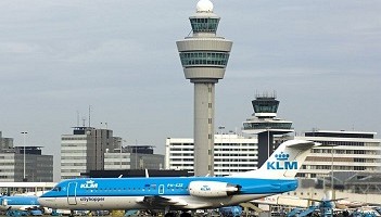 Przybywa pasażerów na holenderskich lotniskach