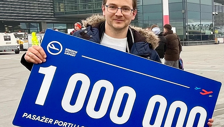 Milion pasażerów na lotnisku Ulmów