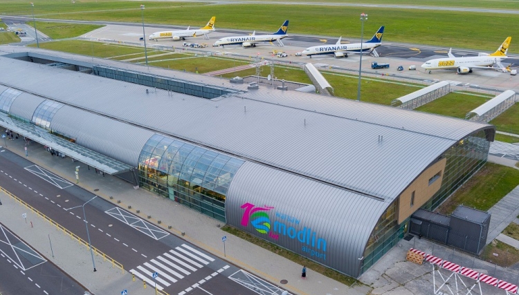 Ryanair: Latem rzadziej z Warszawy do Paryża