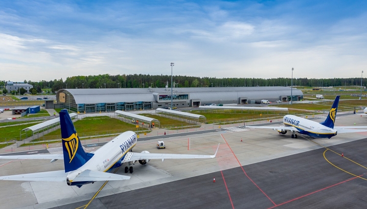 Ryanair przeniesie kolejne trasy z Modlina na inne polskie lotniska