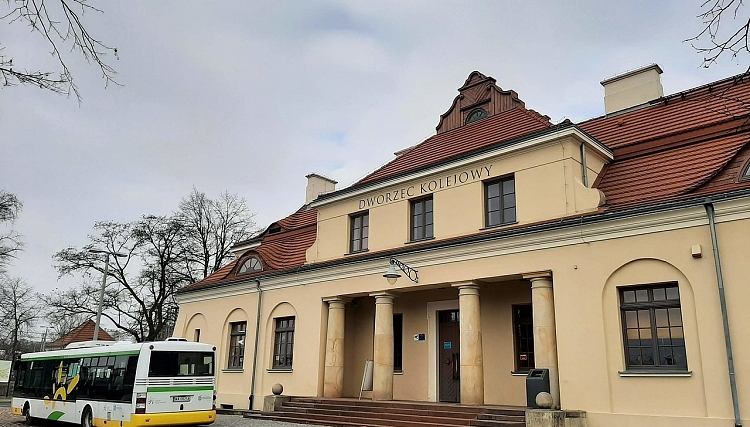 Przetarg na pociąg do lotniska w Modlinie