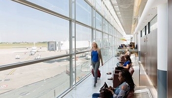 6 proc. więcej podróżnych na lotniskach Paryża