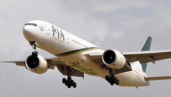 Pasażerowie lecieli na stojąco z Pakistanu