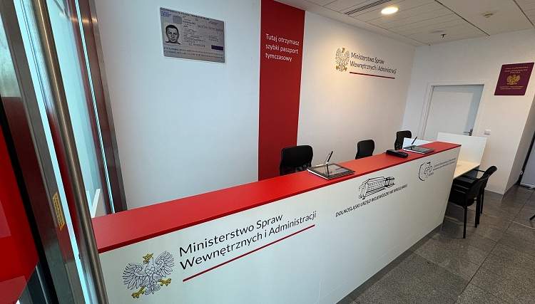Paszport tymczasowy wyrobisz od ręki na lotnisku we Wrocławiu