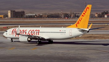 Wypadek na lotnisku w Stambule. Rozbił się boeing 737-800 linii Pegasus
