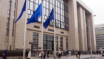 Komisja Europejska: Złagodzenie reżimu slotowego do października 