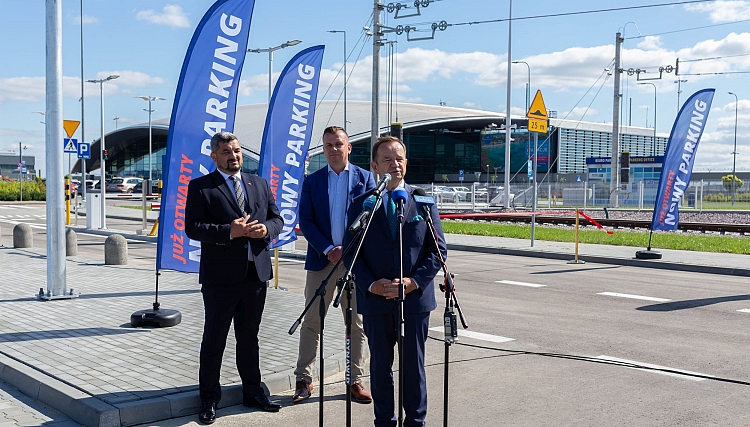 Nowy parking przy porcie lotniczym Rzeszów-Jasionka