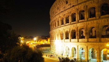 Rzymskie Koloseum w pełnej odsłonie
