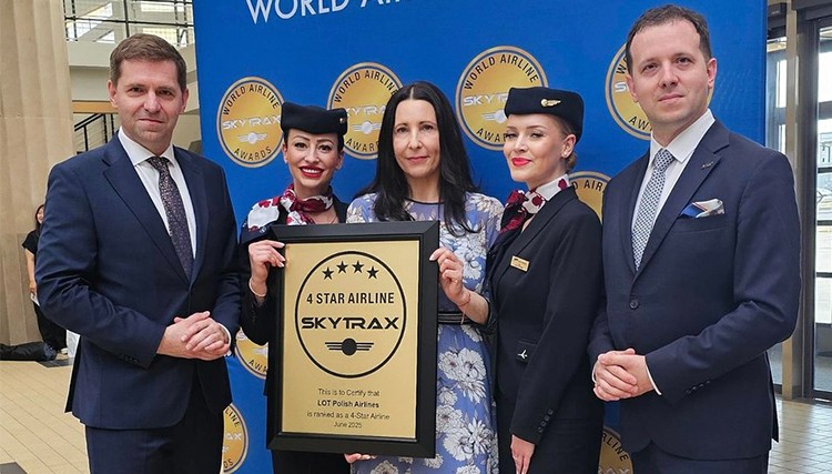 LOT z czterema gwiazdkami SKYTRAX World Airline Rating