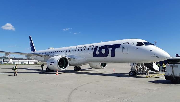 LOT zamyka rok z flotą 86 samolotów