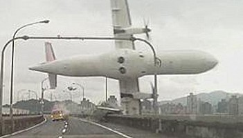 Rozbił się samolot ATR TransAsia w Tajpei