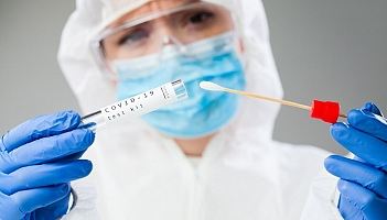 Szybkie testy antygenowe dostępne na polskich lotniskach