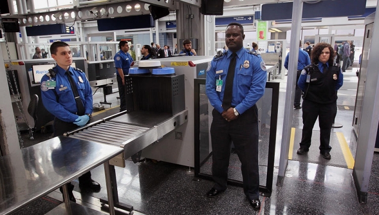 Poradnik Pasażera: Co oznacza 'SSSS' na karcie pokładowej do USA?