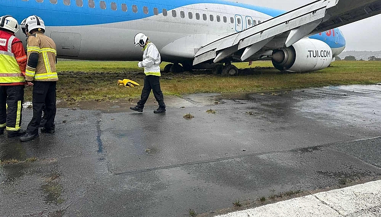 Samolot TUI wypadł z drogi startowej