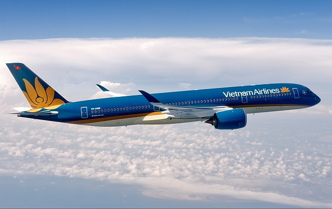 //www.pasazer.com/img/images/normal/A350_XWB_Vietnam_Airlines_in_flight_3.jpg