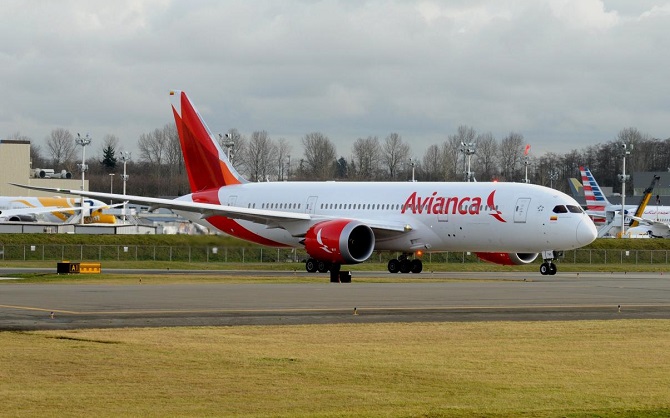 //www.pasazer.com/img/images/normal/avianca7873.jpg