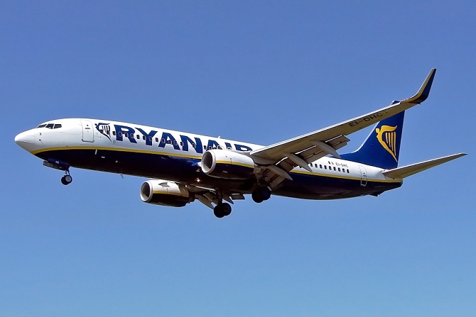 //www.pasazer.com/img/images/normal/ryanair,eidhc,lcj,b737,pbozyk.jpg