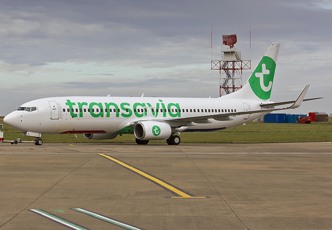 //www.pasazer.com/img/images/normal/transavia,nowe,malowanie,b738.jpg