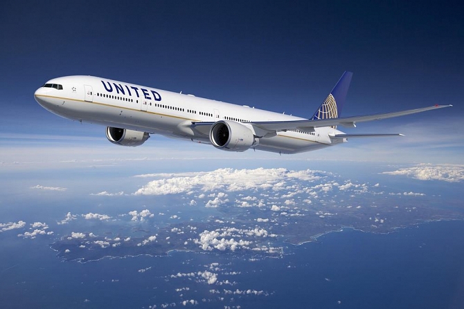 //www.pasazer.com/img/images/normal/united,boeing,777-300er,media1.jpg